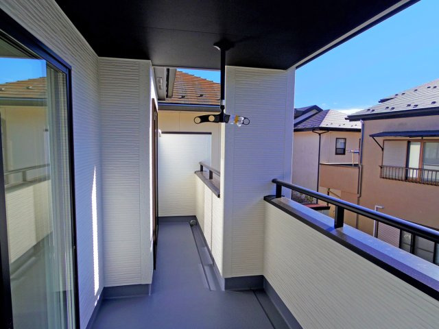 【バルコニー】 | 御殿場市川島田 新築建売分譲住宅 土地＋建物 TW05922 | 御殿場市川島田2号棟　バルコニー ※令和7年11月21日撮影写真