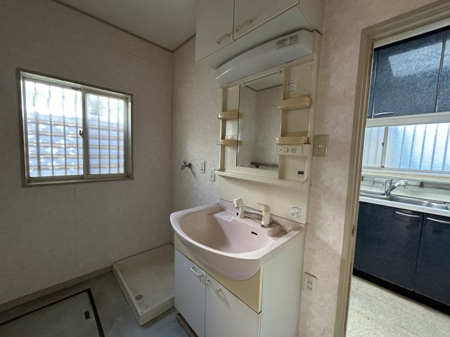 中古戸建　酒井根7の洗面所