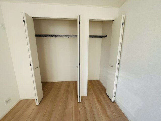 【Cradle Garden】　結城市結城　第４３の収納|〇６号棟　クローゼット〇
大容量のクローゼット付きで大切なお洋服もしっかり収納できます♪
2025年12月撮影