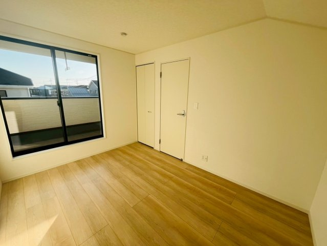 【Cradle Garden】　結城市結城　第４３の洋室|〇６号棟　洋室　6帖〇
バルコニーに面した洋室は日当たり良好です！
2025年12月撮影