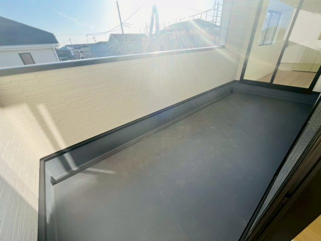 【Cradle Garden】　結城市結城　第４３のバルコニー|〇６号棟　バルコニー〇
開放感のあるバルコニー！２居室から出入りできるので、お布団を干す際にもとても便利です♪
2025年12月撮影