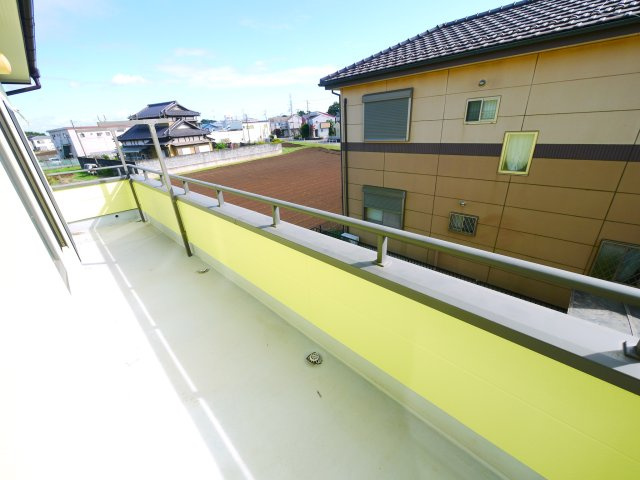 八街市八街は　中古戸建のバルコニー|オール電化 太陽光発電システム スーパーベイシア徒歩約12分 八街市立朝陽小学校徒歩約6分 車2台可