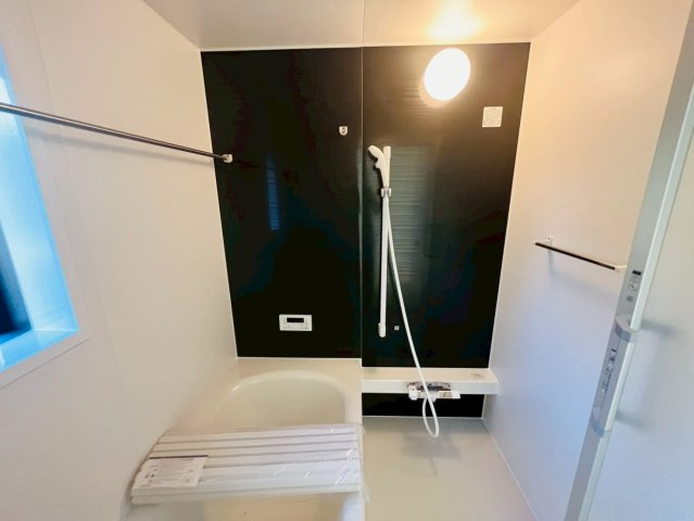 【Cradle Garden】　結城市結城　第４３　全４邸の浴室|〇７号棟　浴室〇
空気もこもらずいつもクリーンな換気暖房乾燥機付の広々バスルーム♪
2025年12月撮影