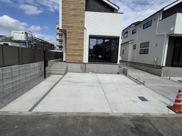 松戸市栄町２丁目新築戸建（栄町７期）の駐車場|1号棟駐車スペース・並列2台駐車可