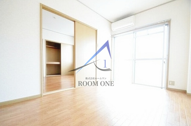 エステートピア山崎Aの居間・リビング|洋室のお部屋です。