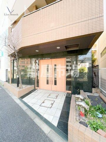 ステージファースト白山のエントランス