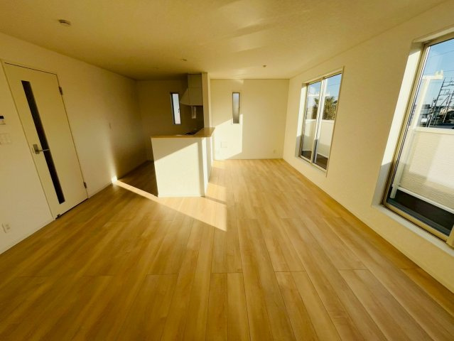 【Cradle Garden】　結城市結城　第４３　全４邸の居間・リビング|〇８号棟　リビング〇
陽当たりが良く、開放感のある2階リビング♪
2025年12月撮影