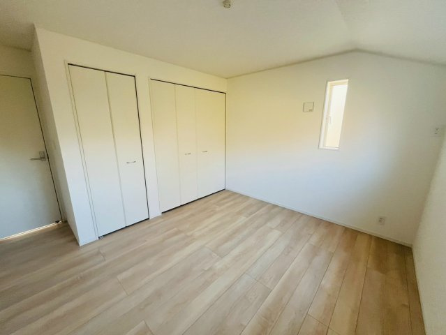 【Cradle Garden】　結城市結城　第４３　全４邸の洋室|〇８号棟　洋室　7.5帖〇
クローゼット付きの広々主寝室♪大きなベッドを置いてもゆとりのある広さです（＾＾）
2025年12月撮影