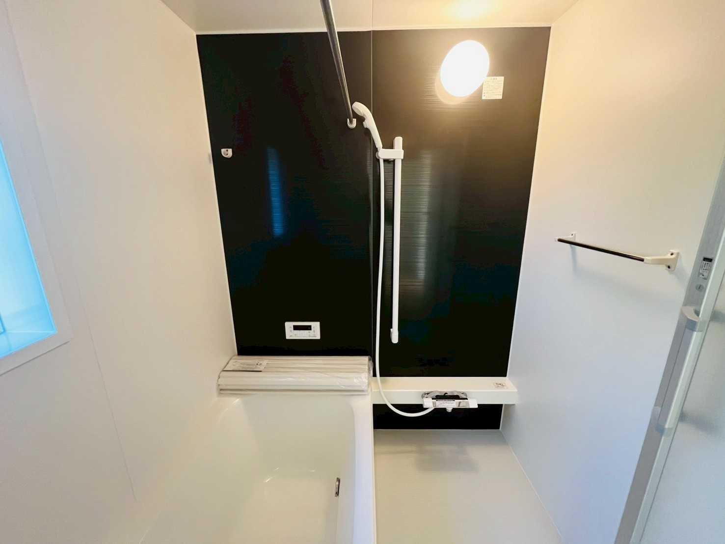 【Cradle Garden】　結城市結城　第４３　全４邸の浴室|〇８号棟　浴室〇
明るく清潔感のある浴室♪換気暖房乾燥機付きで急な雨でも安心です（＾＾）
2025年12月撮影