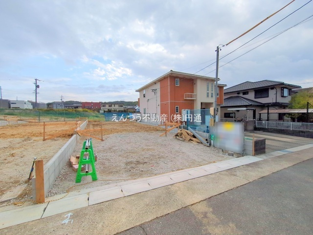 リーブルガーデン笹ケ根の前面道路含む現地写真