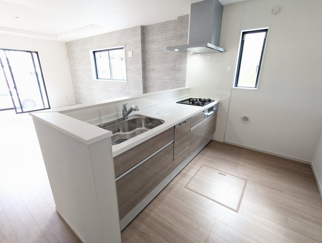 日立市桜川町　2期のキッチン|三口コンロでお料理もスムーズ！うれしい食洗器付きで時短に繋がり～家事もラク～！！