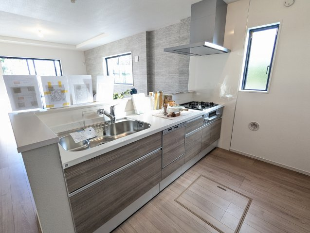 日立市桜川町　2期のキッチン|カウンター越しからリビングが見渡せるので、お子様の様子を見守りながらお料理が作れる嬉しいカウンターキッチン♪