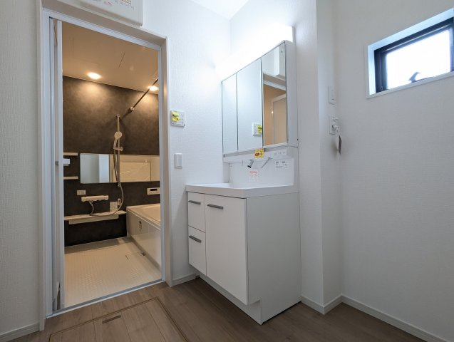 日立市桜川町　2期の独立洗面台|広々脱衣スペース！毎朝おしゃれに忙しい女性の方にうれしいポイントです！