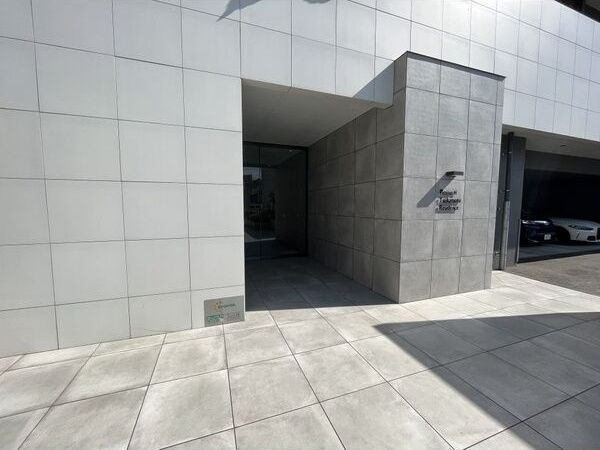 レジュールアッシュ塚本レジデンスのエントランス