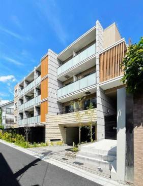 【外観】 | コンフォリア・リヴ東中野 | 鉄筋コンクリート造のがっちりとした建物。