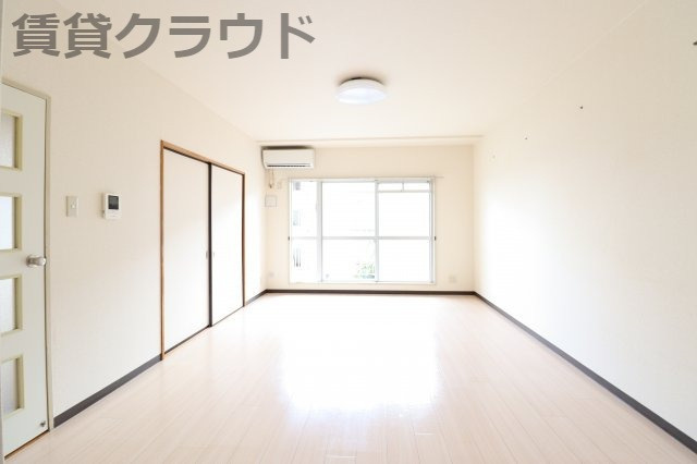 ライトコート斉藤Ⅱの居間・リビング|明るいお部屋は気持ちがいいですね！