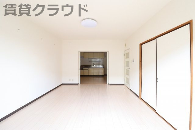 ライトコート斉藤Ⅱの居間・リビング|9.4帖の洋室と7.8帖のDKをつなげて広々LDKに！