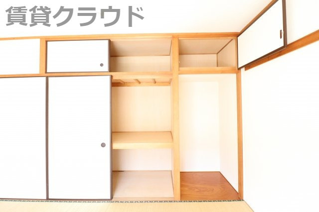 ライトコート斉藤Ⅱの収納|収納力の高い押入と床の間です！