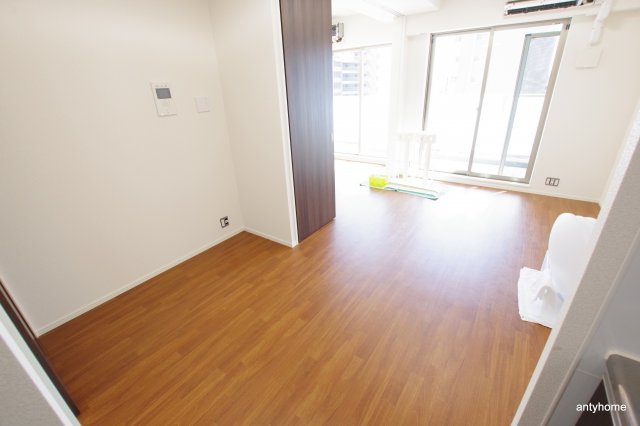 ノルデンハイム江坂Ⅲ 仲介手数料無料の居間・リビング