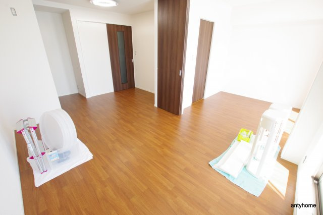 ノルデンハイム江坂Ⅲ 仲介手数料無料の居間・リビング