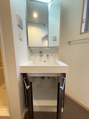 【洗面所】 | 箱根ハイライズビル | 脱衣スペースもあります