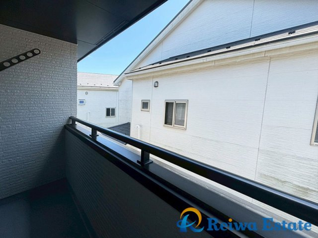 中古戸建　茅ヶ崎市香川4丁目のバルコニー|バルコニーと面したお部屋はさわやかな風が届きます。