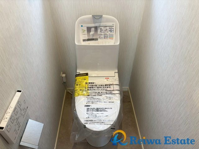 中古戸建　茅ヶ崎市香川4丁目のトイレ|いつでも快適・清潔に保てるシャワートイレ。