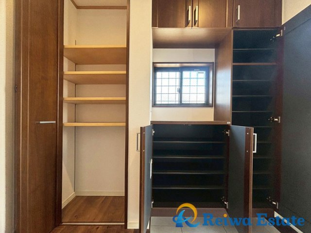 中古戸建　茅ヶ崎市香川4丁目の収納|たっぷりの靴を収納できるシューズボックス！これで玄関はいつでもスッキリです！
