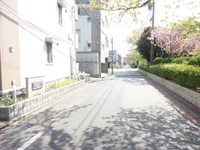 【駐車場】 | リバーパーク新天町 | 駐車場があるので、車を買う予定の方も安心です