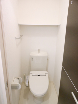 【トイレ】 | リバーパーク新天町 | 落ち着いた色調のトイレです