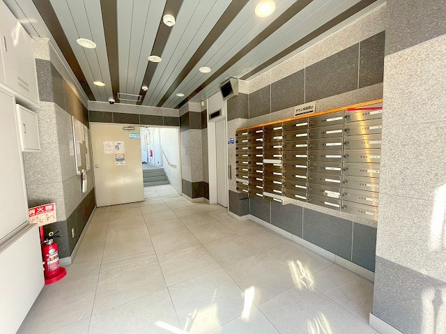 ダイアパレス三国3号館のエントランス