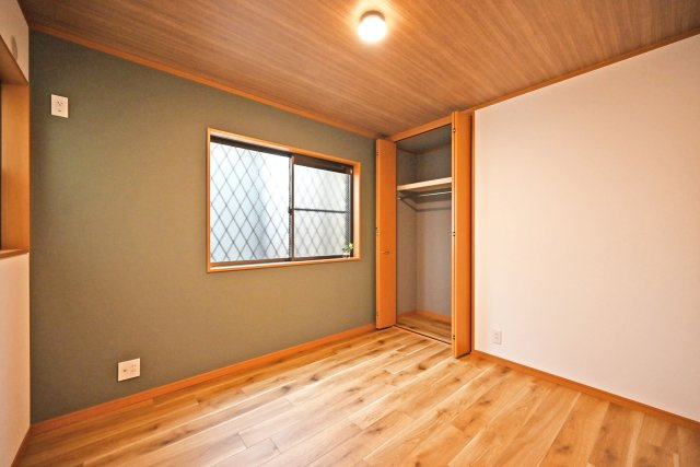 尼崎市琴浦町中古戸建｜4LDK+並列駐車2台可の洋室|-洋室5.2帖(2F)-