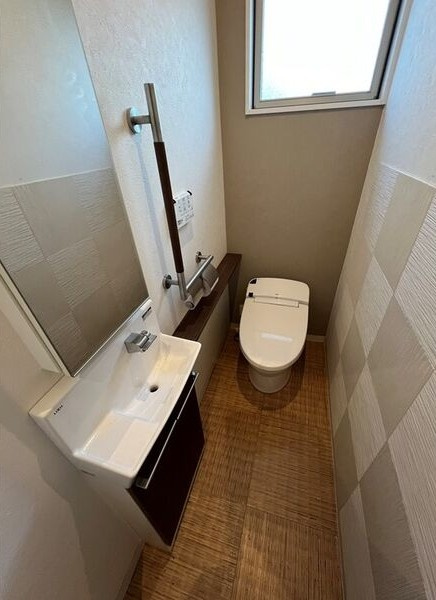 殿町１丁目戸建のトイレ