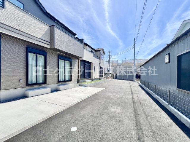 【前面道路含む現地写真】 | 駿東郡清水町伏見 新築一戸建て C号棟 | 前面道路含む現地写真です