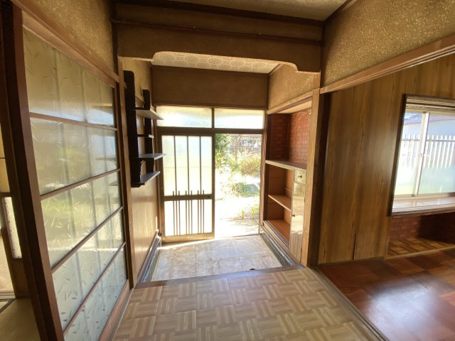 八街市八街ほ中古戸建の玄関