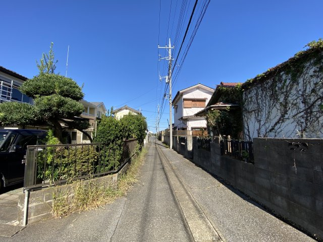八街市八街ほ中古戸建の前面道路含む現地写真