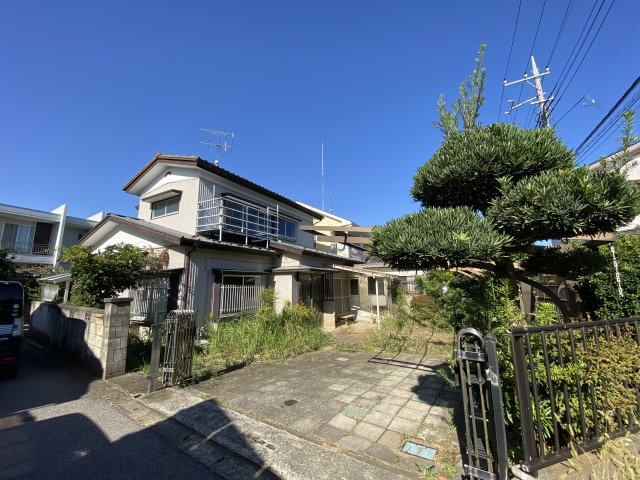 八街市八街ほ中古戸建の駐車場