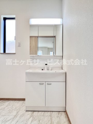 【独立洗面台】 | 駿東郡清水町伏見 新築一戸建て D号棟 | 朝の支度にも助かる、独立の洗髪洗面化粧台