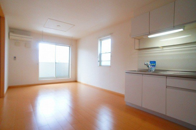 ヴェルデメゾンⅡの居間・リビング