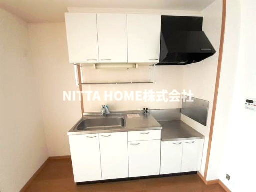 リッツハウス　ヴィラのキッチン|上下に収納がついているオープンキッチンになります☆彡