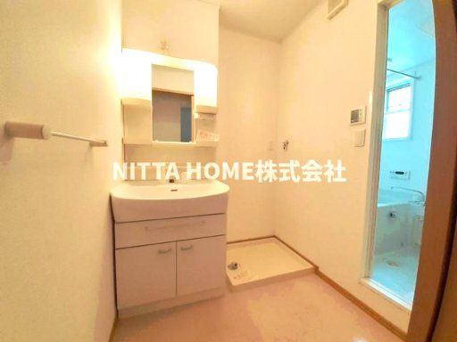 リッツハウス　ヴィラの洗面所|独立洗髪洗面台がついています★