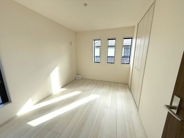 リーブルガーデンＳ渋川半田第３　１号棟の洋室|２階洋室１です