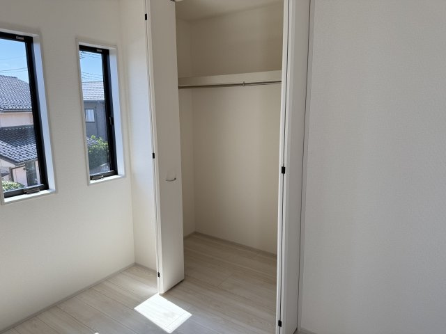 リーブルガーデンＳ渋川半田第３　１号棟の収納|２階洋室１収納です