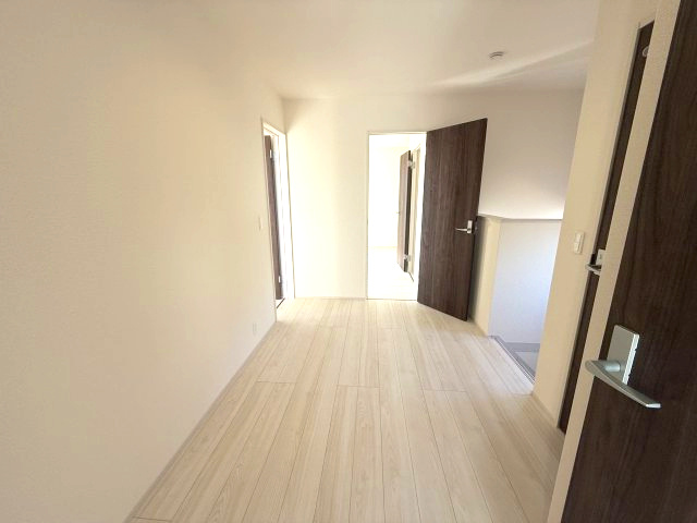 リーブルガーデンＳ渋川半田第３　１号棟のその他共用部分|２階ホール部分です。広々とした設計です。