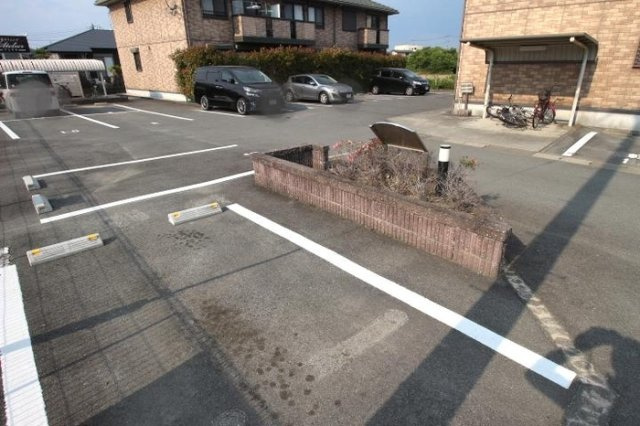 アークフラッツⅢ　Ａ棟の駐車場