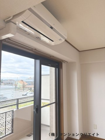 グランドール福井二の宮の居間・リビング|リビングのエアコン