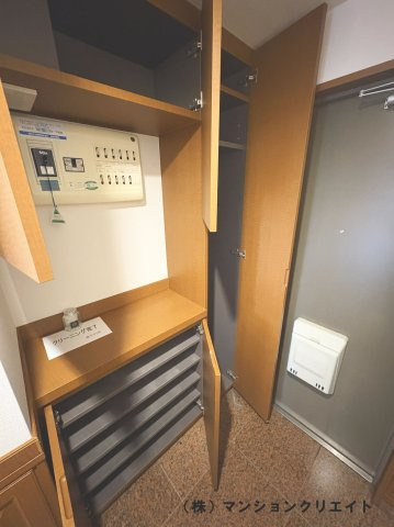 グランドール福井二の宮の収納|ブレーカーもシューズボックス内部にあります