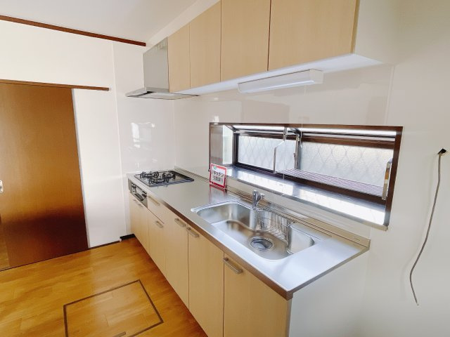 【中古戸建】前橋市亀里町のキッチン|広々とした空間の中で楽しく食事やお菓子作りが出来ますね♪