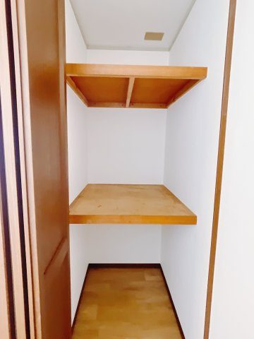 【中古戸建】前橋市亀里町の収納|物置としても使えるので家庭用品の備蓄室にも最適です♪