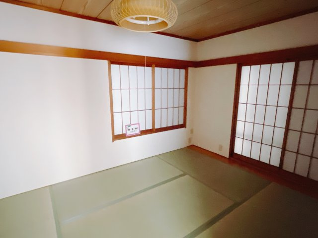 【中古戸建】前橋市亀里町の和室|和室を書斎にしたり、冬にはコタツを敷いて家族みんなで年越しをするのもいいですね。家族みんなのお気に入りの空間になります♪